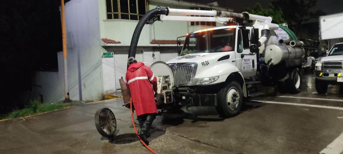 ATIENDE GOBIERNO DE TLALNEPANTLA AFECTACIONES PROVOCADAS POR INTENSA LLUVIA