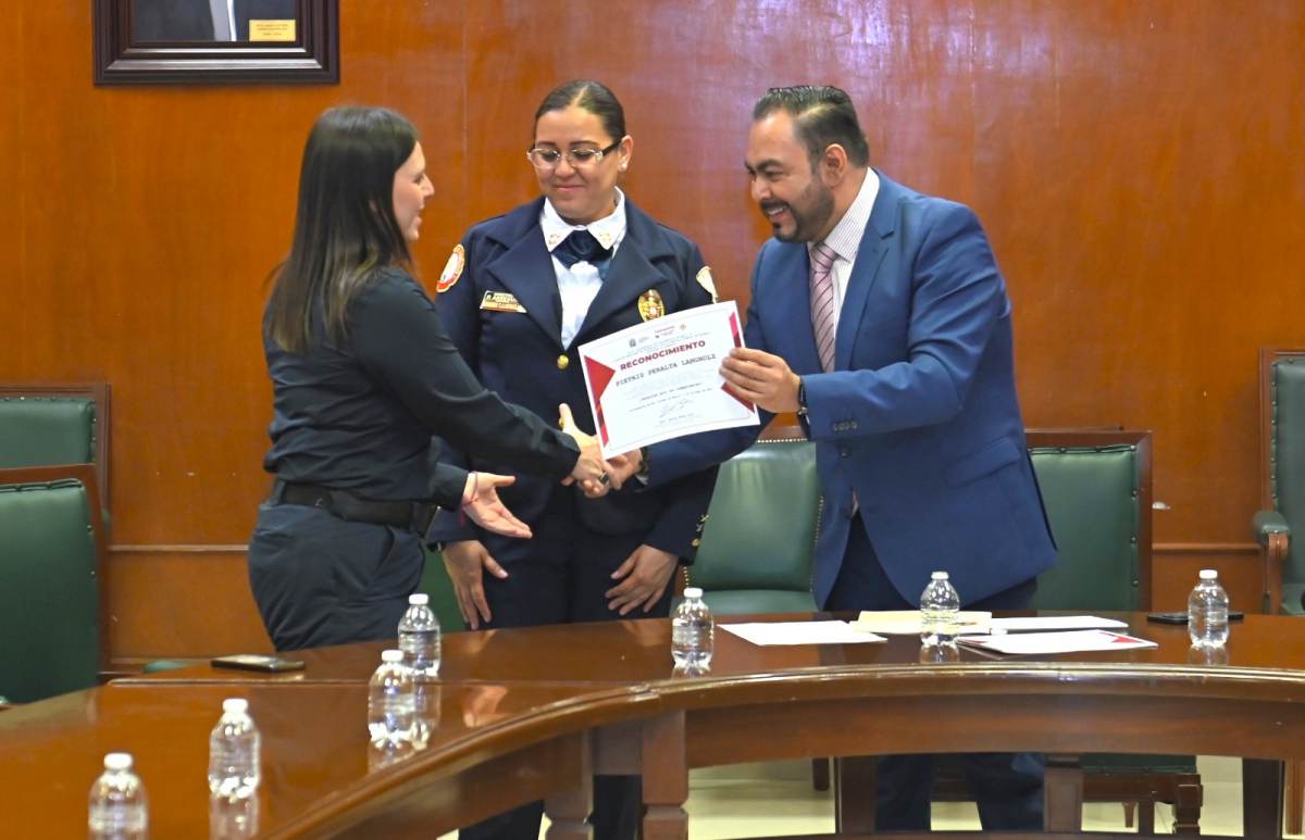 RECIBE DIRECCIÓN MUNICIPAL DE PROTECCIÓN CIVIL Y GESTIÓN INTEGRAL DE RIESGOS EQUIPO DE PROTECCIÓN PERSONAL