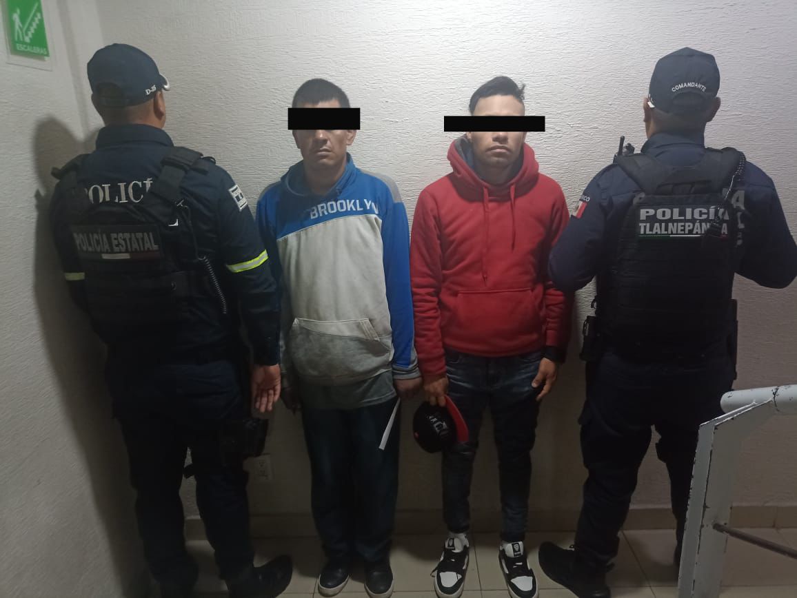 POLICÍA MUNICIPAL DE TLALNEPANTLA DETIENE A DOS HOMBRES Y ASEGURA MÁS DE 170 DOSIS DE POSIBLE DROGA