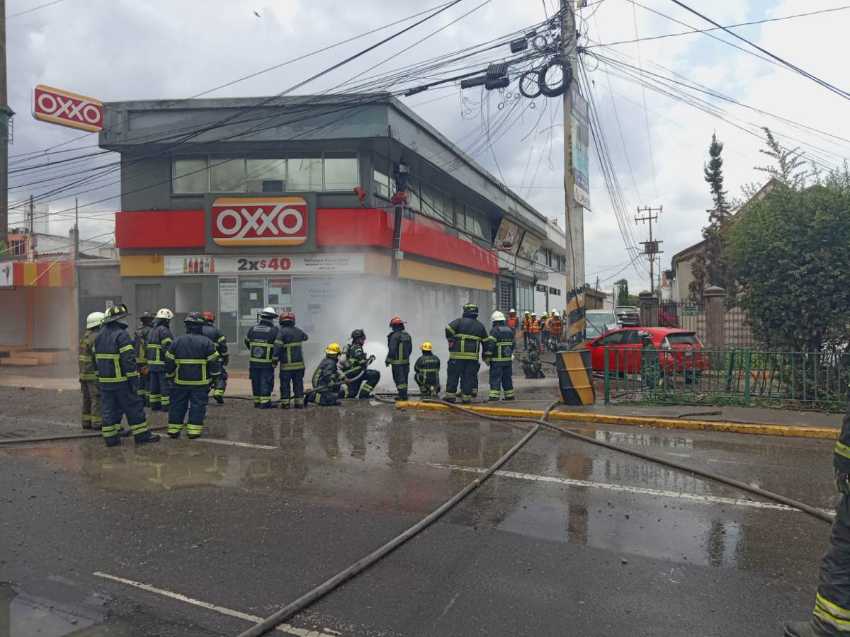 GOBIERNO DE TLALNEPANTLA CONTROLA CON ÉXITO DOS FUGAS DE GAS NATURAL EN EL MUNICIPIO