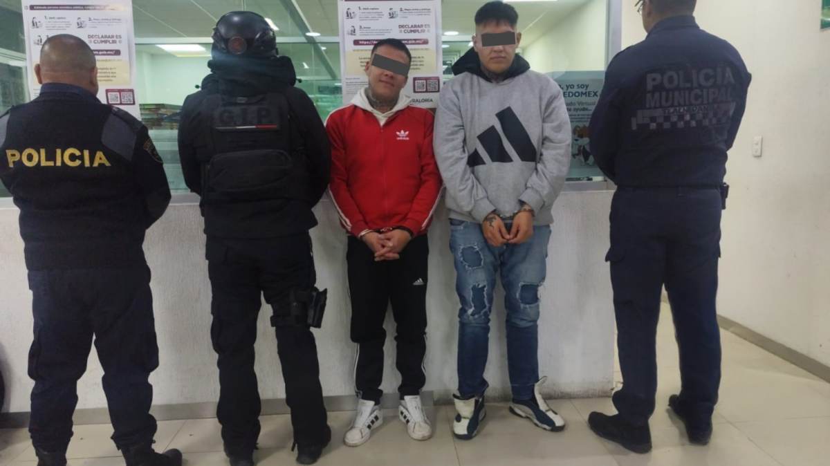 CAPTURAN A DOS SUJETOS EN MOTOCICLETA TRAS PERSECUCIÓN EN LA COLONIA LÁZARO CÁRDENAS POR PRESUNTOS DELITOS CONTRA LA SALUD