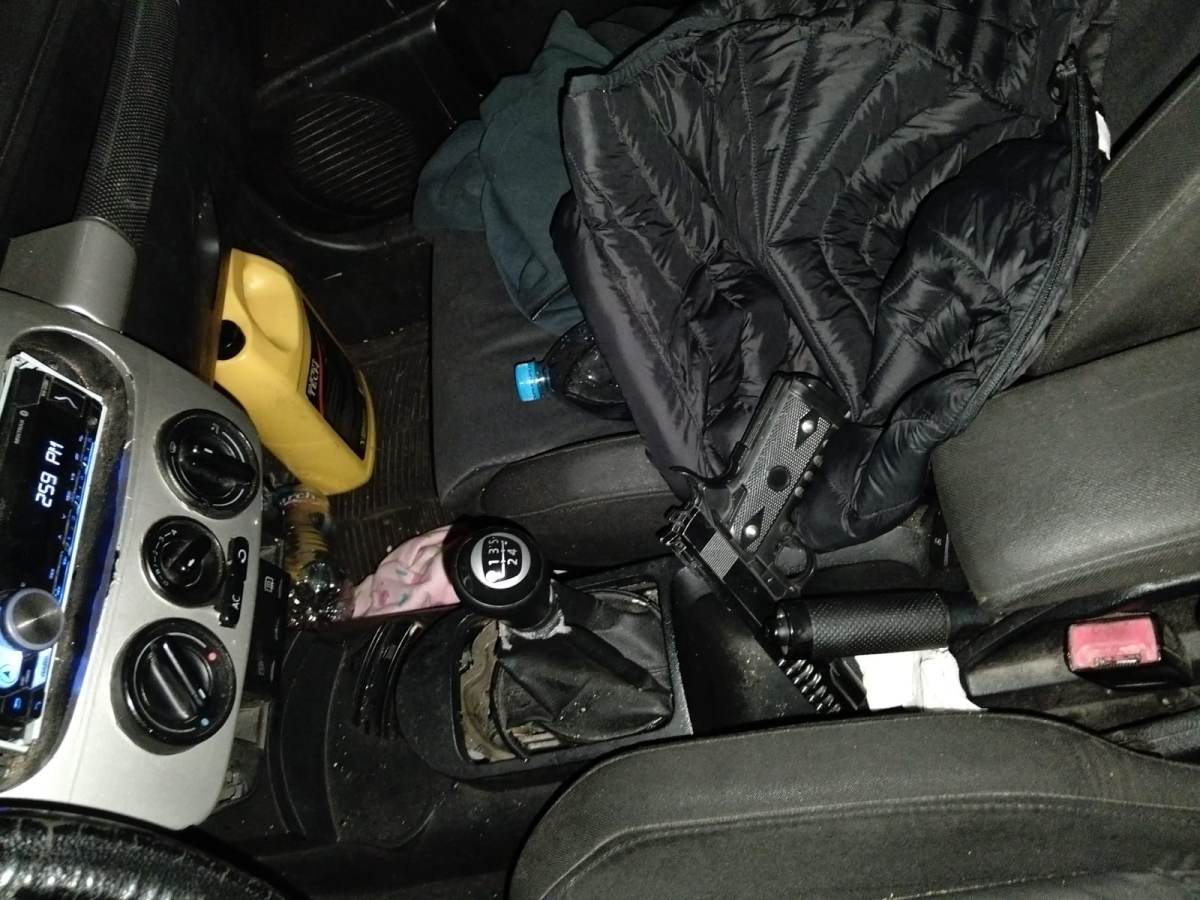 POLICÍAS DE TLALNEPANTLA DETIENEN A SUJETO EN POSESIÓN DE PRESUNTA DROGA Y UNA RÉPLICA DE ARMA DE FUEGO