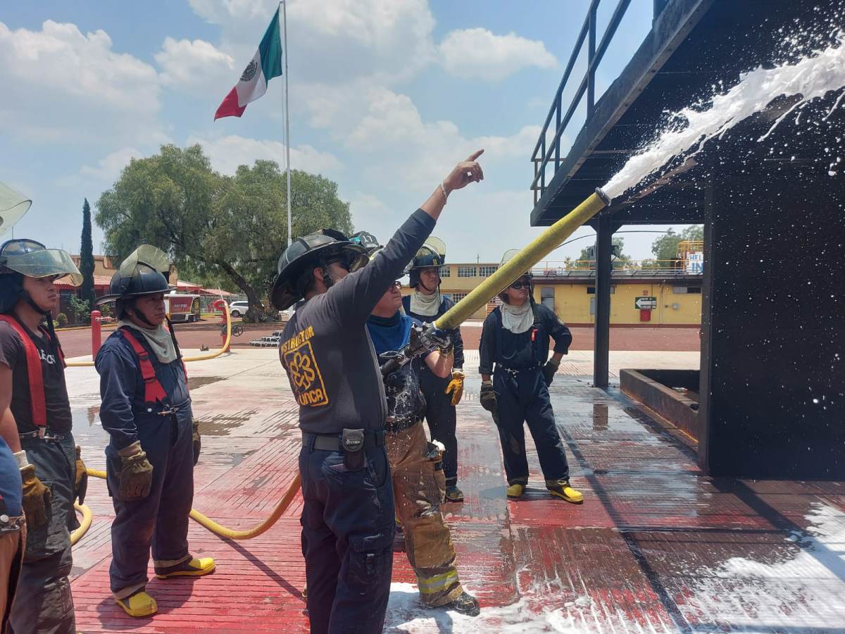 CAPACITAN A BOMBEROS DE TLALNEPANTLA CONTRA INCENDIOS INDUSTRIALES