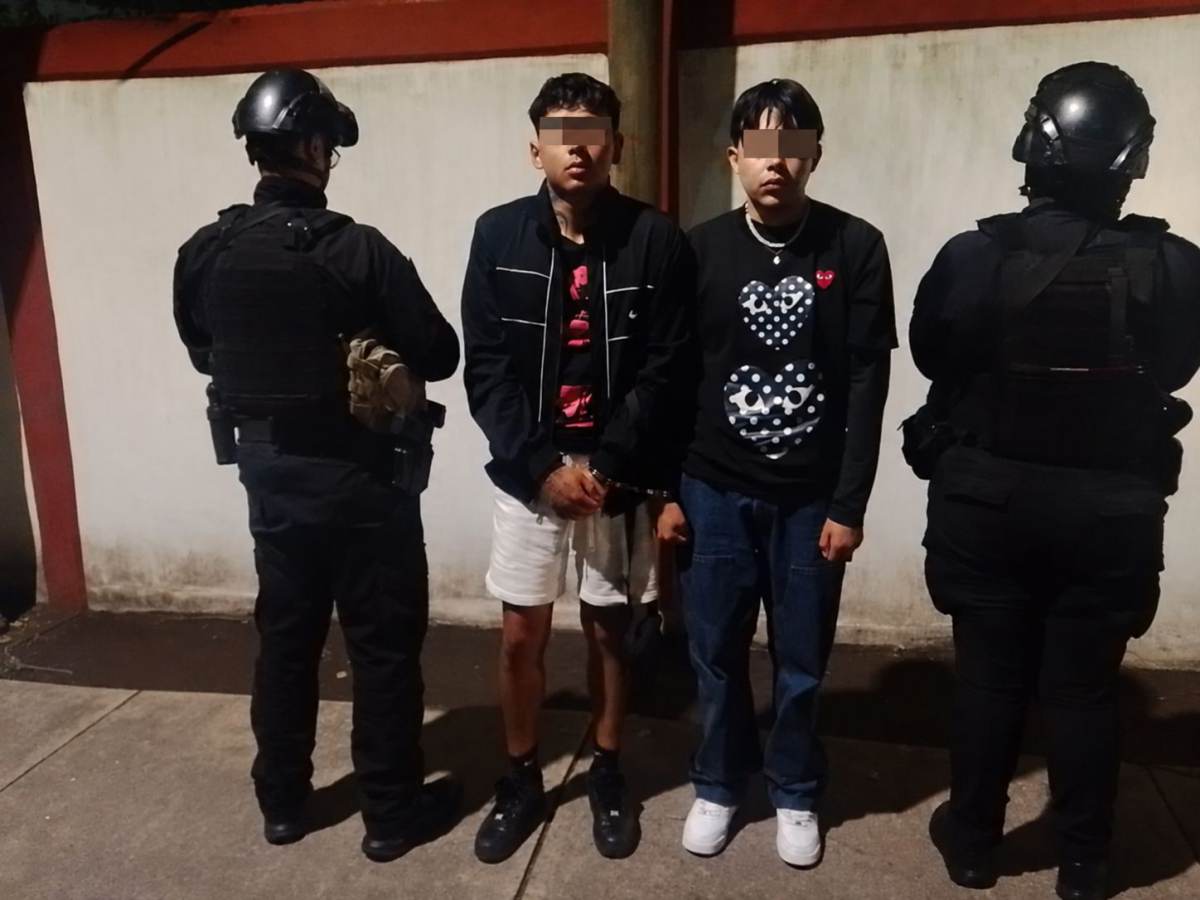 POLICÍA DE TLALNEPANTLA DETIENE A DOS SUJETOS POR ROBO CON VIOLENCIA EN SAN JUAN IXHUATEPEC