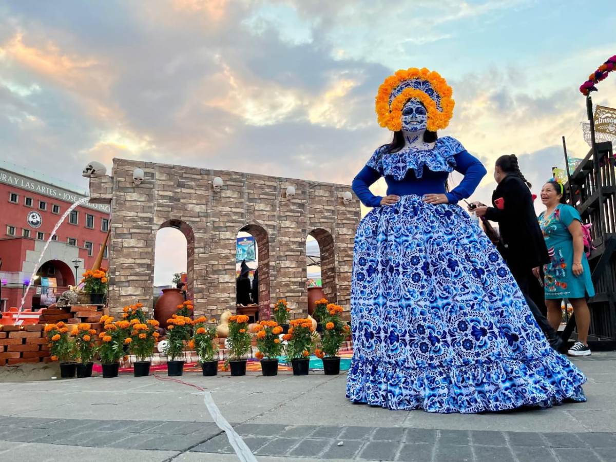 TLALNEPANTLA MANTIENE VIVA LA TRADICIÓN DEL DÍA DE MUERTOS