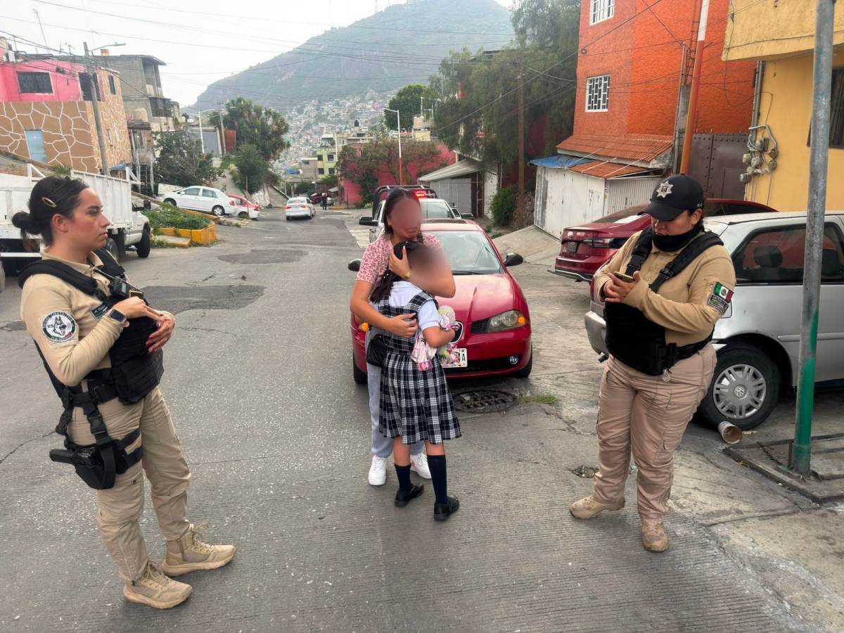 ELEMENTOS DE LA POLICÍA DE TLALNEPANTLA REINTEGRAN A SU NÚCLEO FAMILIAR A UNA MENOR EN LA COLONIA LÁZARO CÁRDENAS