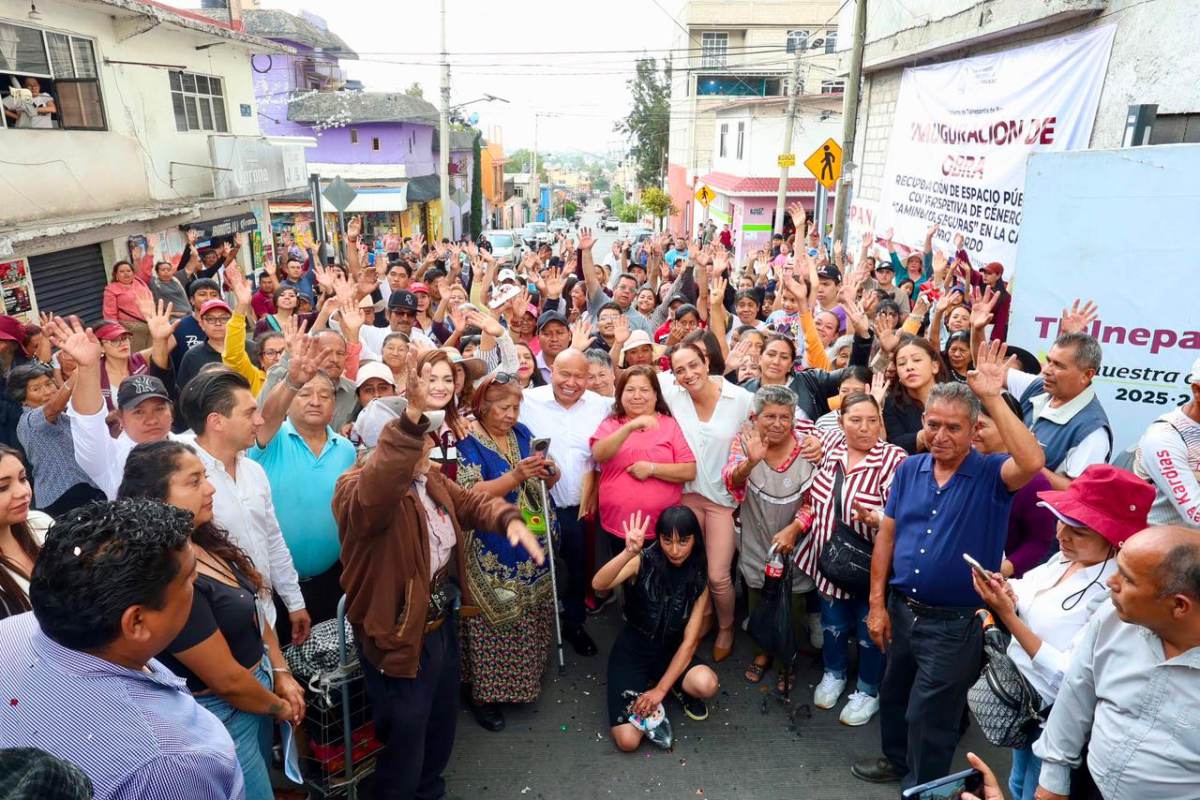 COMO PARTE DEL PROGRAMA "CAMINEMOS SEGURAS", EL PRESIDENTE RACIEL PÉREZ CRUZ ENTREGA LA REHABILITACIÓN E ILUMINACIÓN DE LA CALLE CERRO GORDO PARA BIENESTAR DE LAS MUJERES