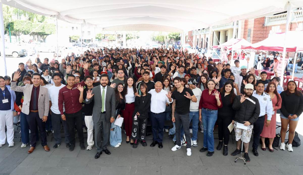 EL PRESIDENTE RACIEL PÉREZ CRUZ ENTREGA APOYOS DIRECTOS DEL PROGRAMA "JUVENTUDES HACIENDO HISTORIA" PARA REFORZAR LA EDUCACIÓN EN TLALNEPANTLA