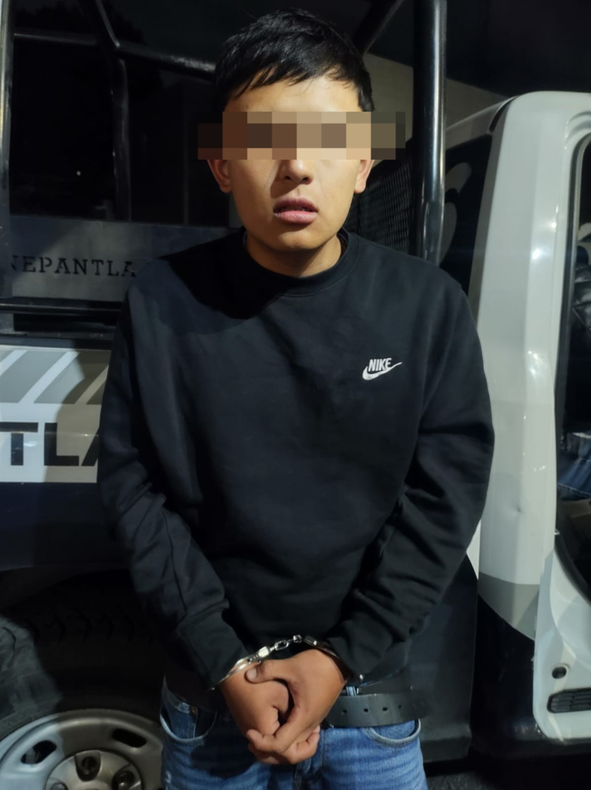DETIENE POLICÍA DE TLALNEPANTLA A JOVEN DE 19 AÑOS Y A UNA MENOR DE EDAD CON 44 DOSIS DE MARIHUANA Y ARMA PROHIBIDA