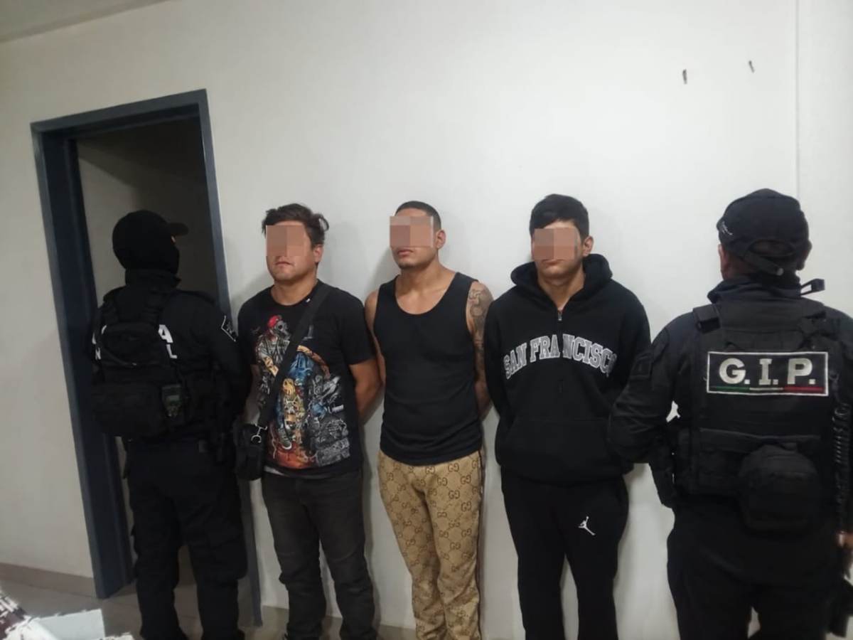 POLICÍA DE TLALNEPANTLA DETIENE A TRES MASCULINOS CON DIVERSAS DOSIS DE DROGA EN SANTA MARÍA TLAYACAMPA
