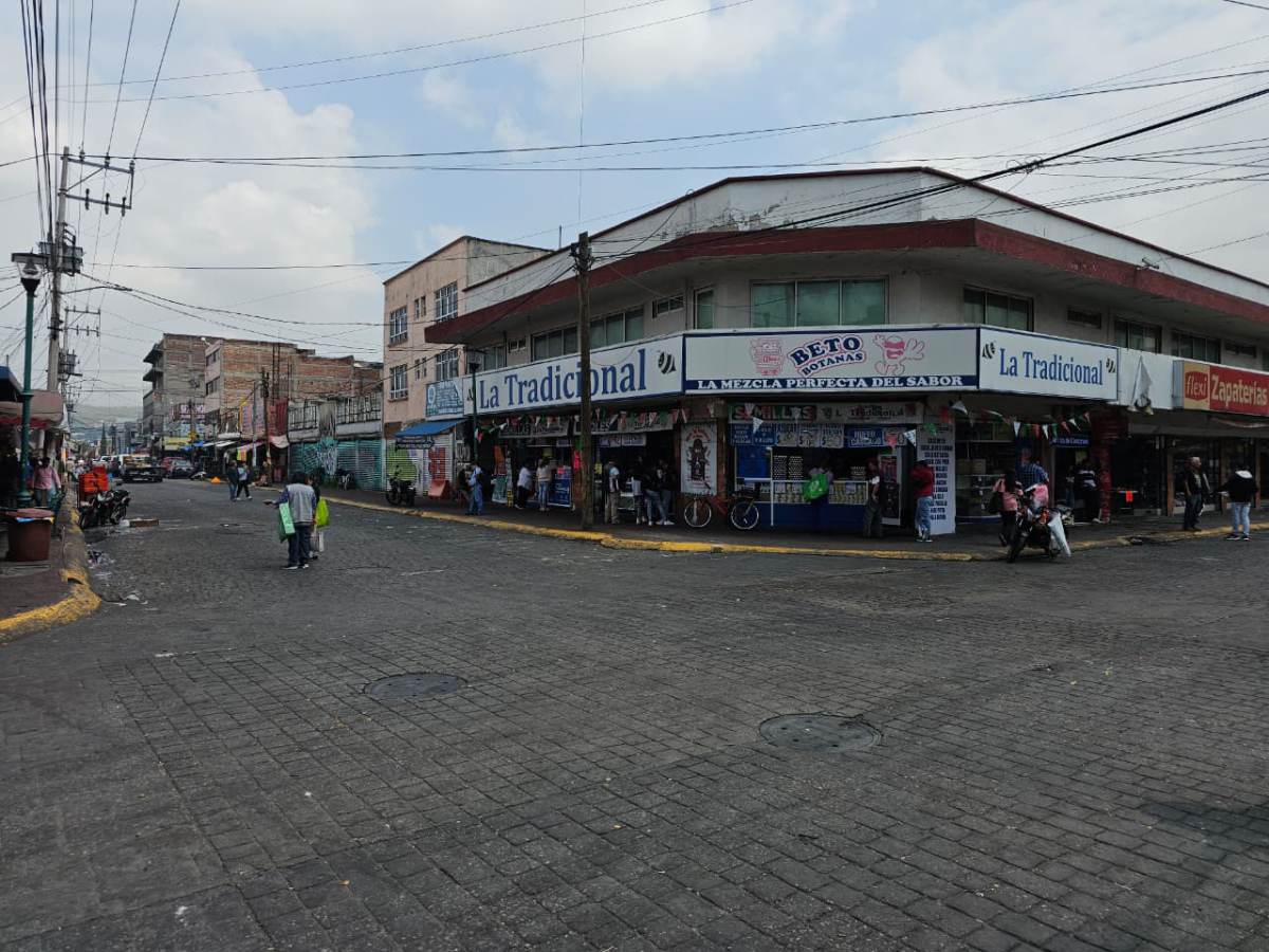 RECUPERAN ESPACIOS PÚBLICOS Y LIBERAN VIALIDADES DE TLALNEPANTLA CENTRO