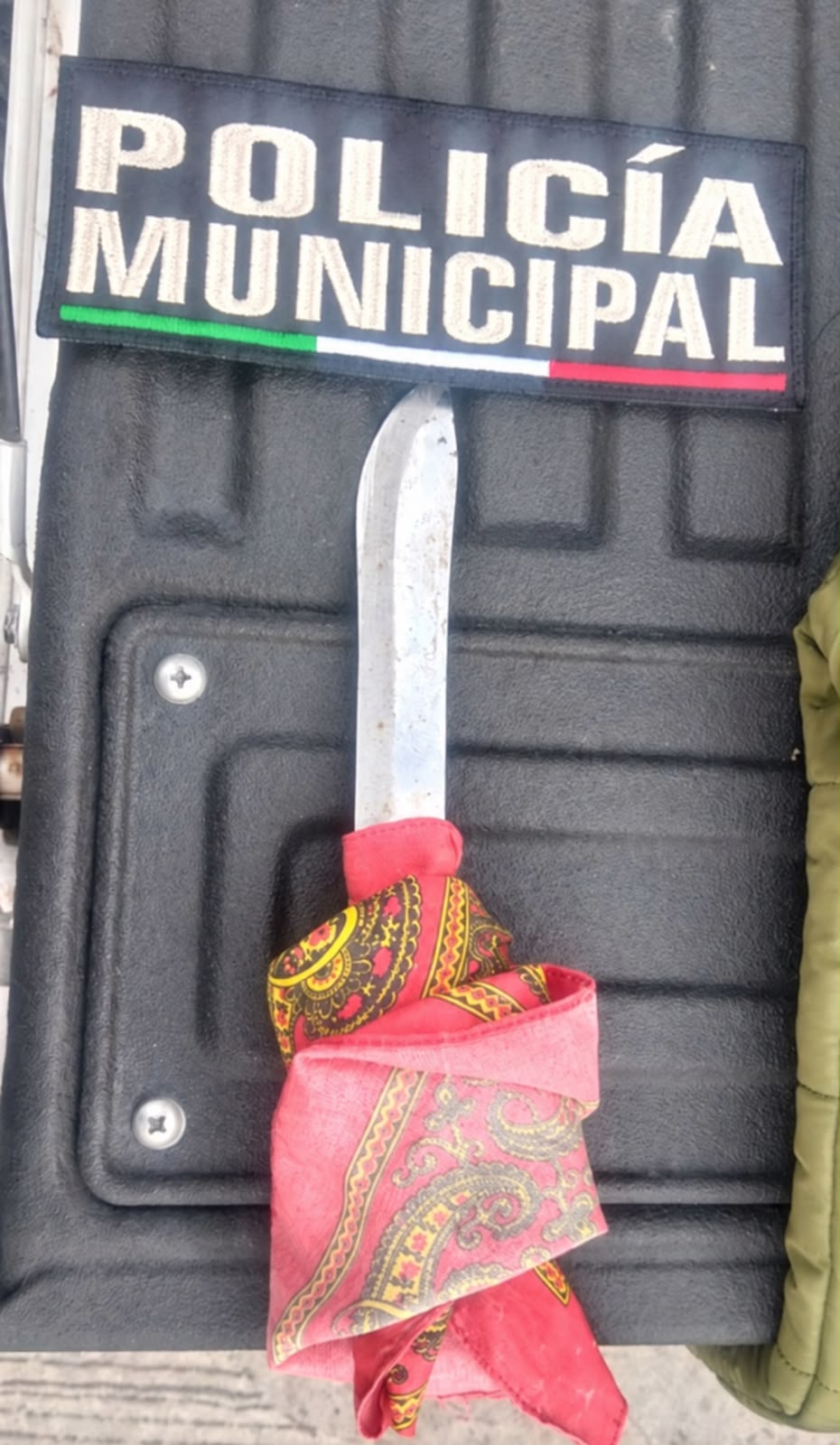 DETIENE POLICÍA DE TLALNEPANTLA A MASCULINO POR ROBO A TIENDA DE AUTOSERVICIO Y AMENAZAS CON ARMA PUNZOCORTANTE