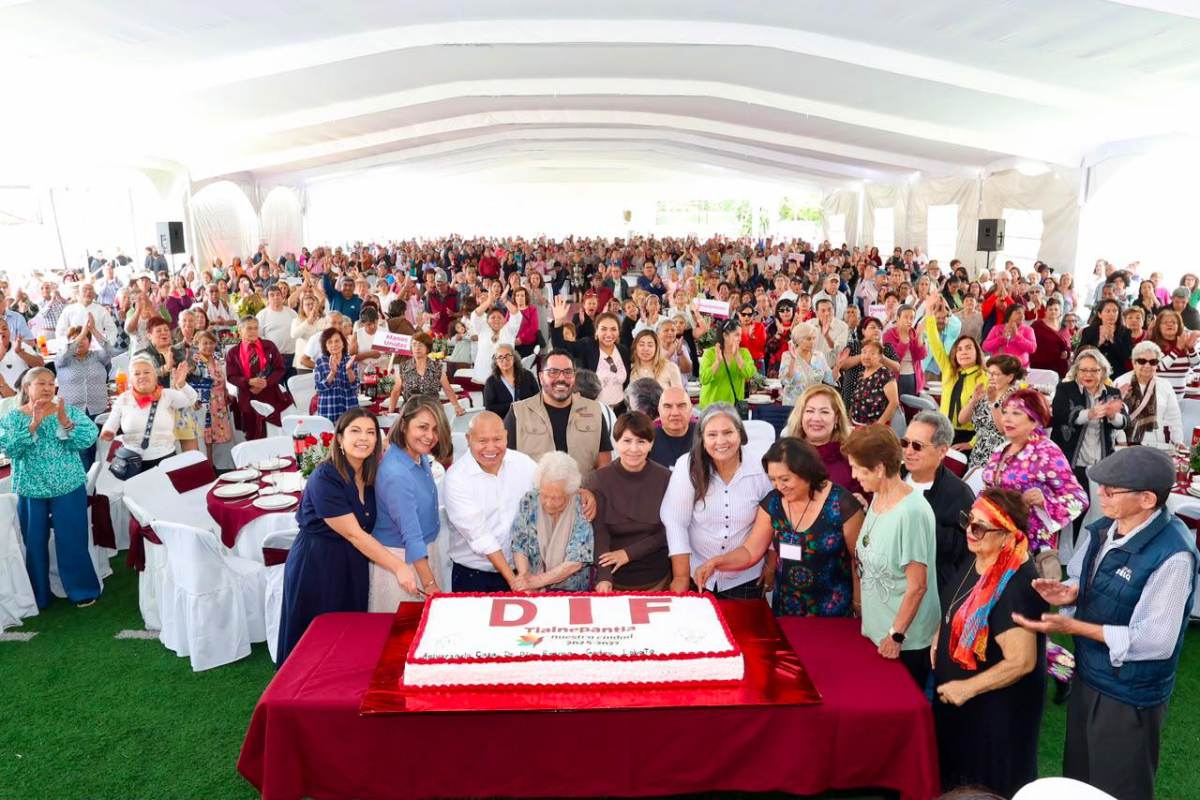 ENCABEZA RACIEL PÉREZ CRUZ CELEBRACIÓN DEL 19 ANIVERSARIO DE LA CASA DE DÍA EMMA GODOY