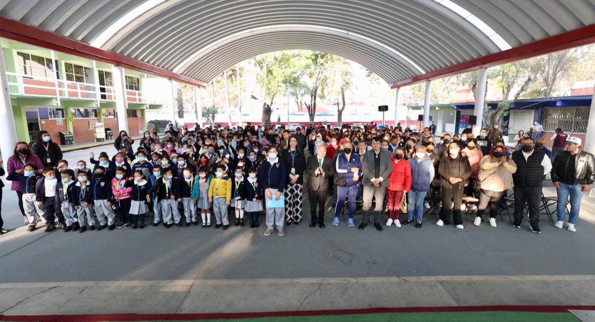  ENTREGA RACIEL PÉREZ CRUZ EQUIPOS DE CÓMPUTO EN ESCUELAS DE TLALNEPANTLA 