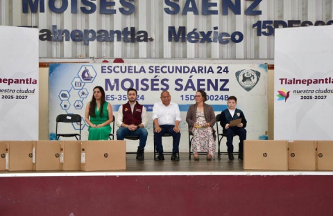 ENTREGA RACIEL PÉREZ CRUZ 15 COMPUTADORAS EN BENEFICIO DE LA EDUCACIÓN EN LA SECUNDARIA GENERAL NÚM. 24 