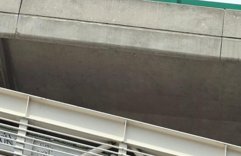 ELEMENTOS DE SEGURIDAD DE TLALNEPANTLA EVITAN QUE UNA MUJER SE ARROJE DE UN PUENTE EN JARDINES DE SANTA MÓNICA