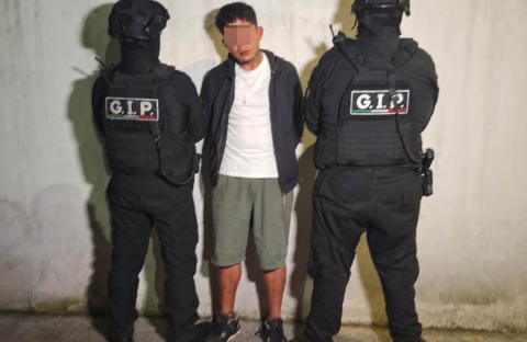 EN TLALNEPANTLA SON DECOMISADOS 36 ENVOLTORIOS DE PROBABLE CRISTAL Y UN CUCHILLO POR ELEMENTOS DE LA POLICÍA MUNICIPAL