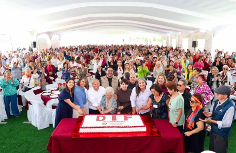 ENCABEZA RACIEL PÉREZ CRUZ CELEBRACIÓN DEL 19 ANIVERSARIO DE LA CASA DE DÍA EMMA GODOY